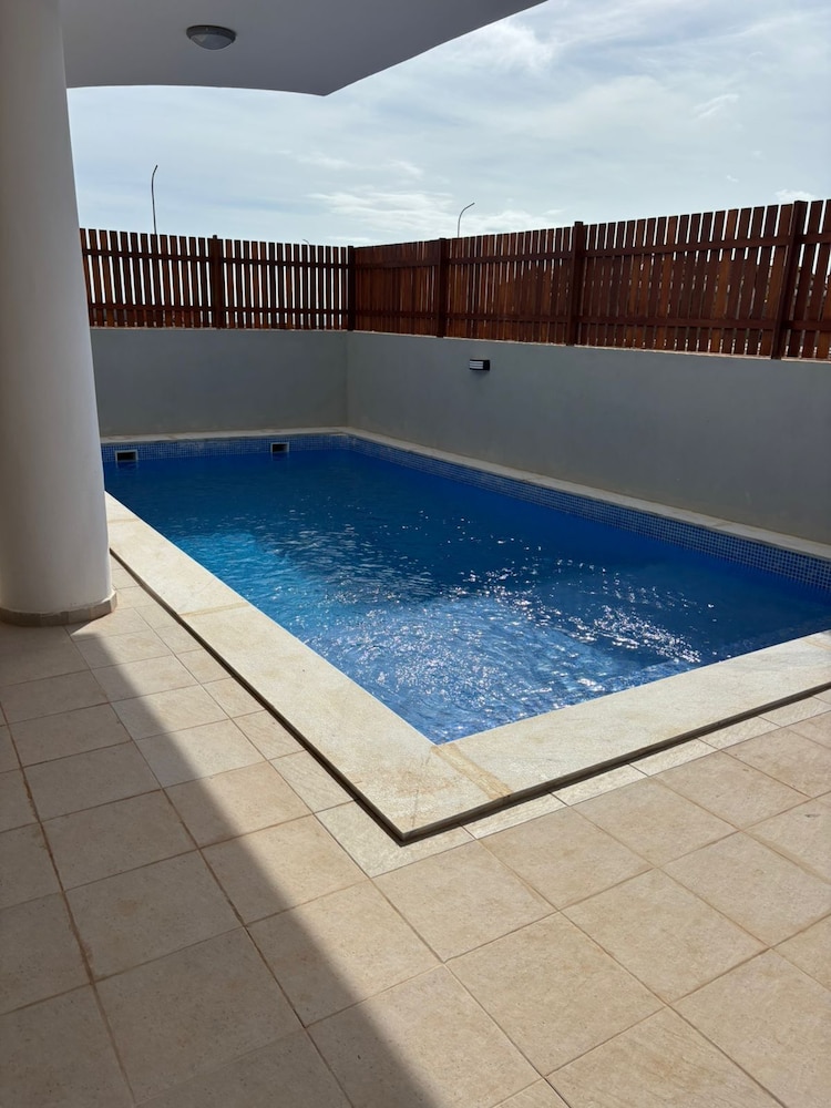 Joli Beach House - Spacious Ground Floor T2 Apartment