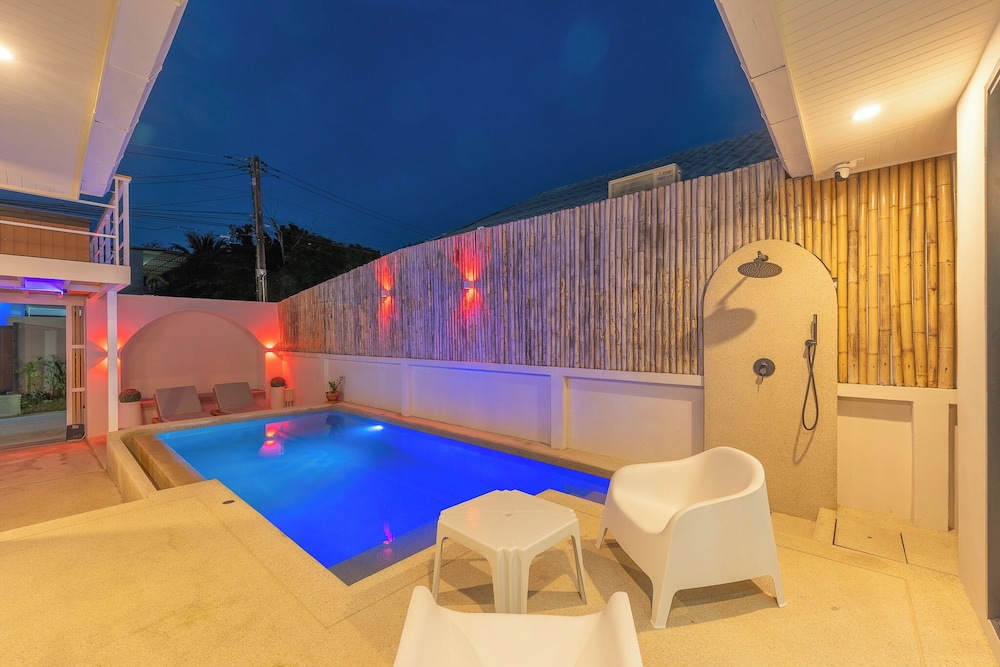 Stylish Rooftop Pool Villa Sea View V211