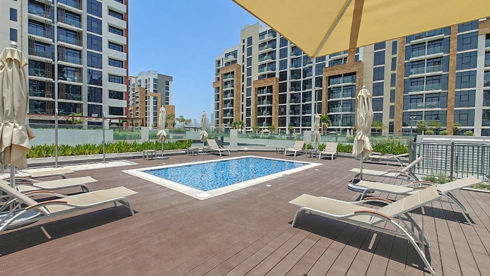 Elegant Studio With Garden in Meydan - Dubai