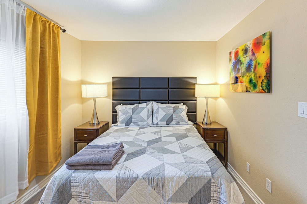 Cozy Home w/ Patio 24 Miles to Carlsbad Caverns NP