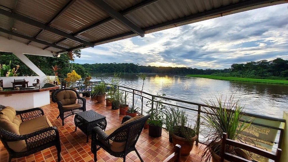 Tortuguero Adventures GuestHouse