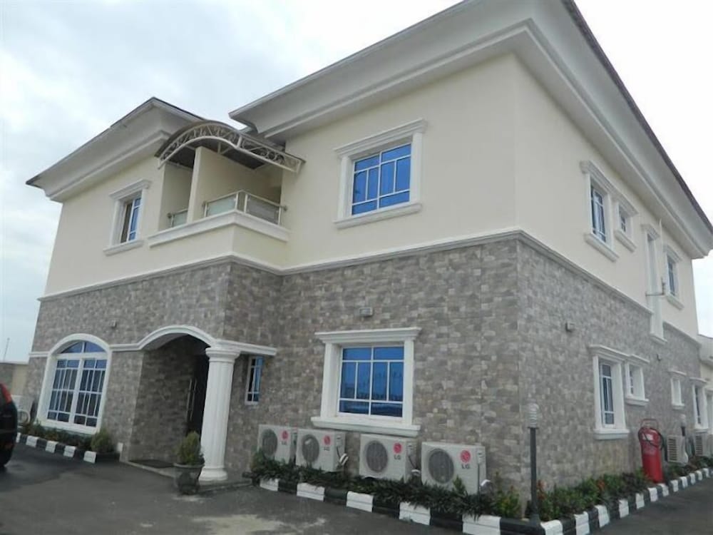 Peninsula Suites