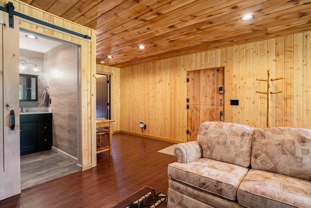 Frontier Mountain Retreat - Monthly Long-term Vacation Rental 30 Days Minimum -- Estes Park 1 Bedroom Apts by RedAwning - Property Image 28