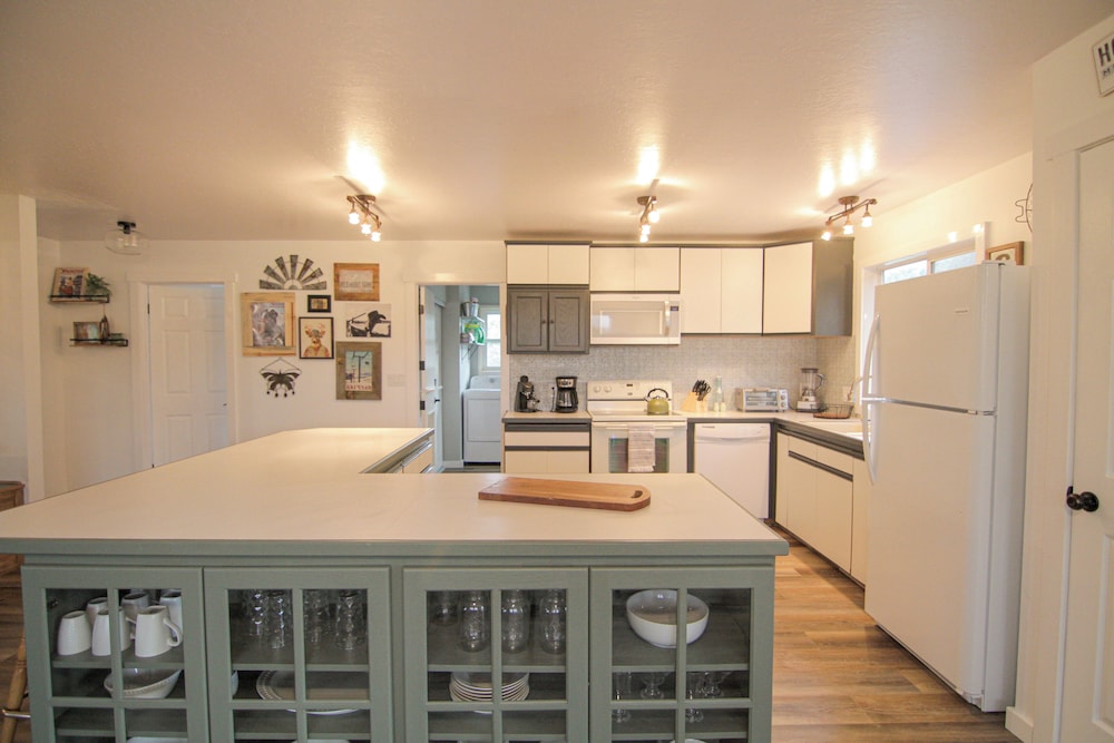 Fish Hatchery Ranch w/ Furnished Patio