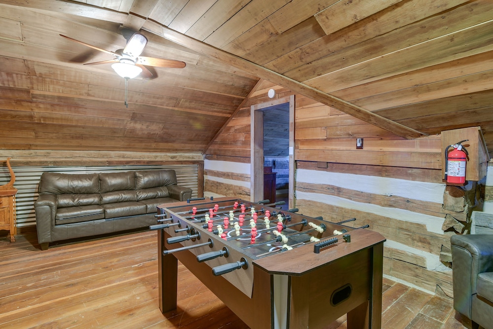Glasgow Getaway w/ Patio, Fireplace & Grill! view 2