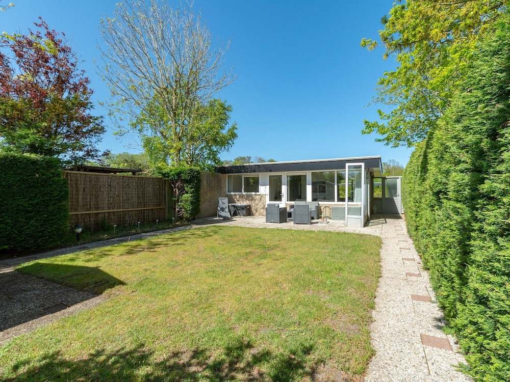 Welcoming Bungalow With Garden