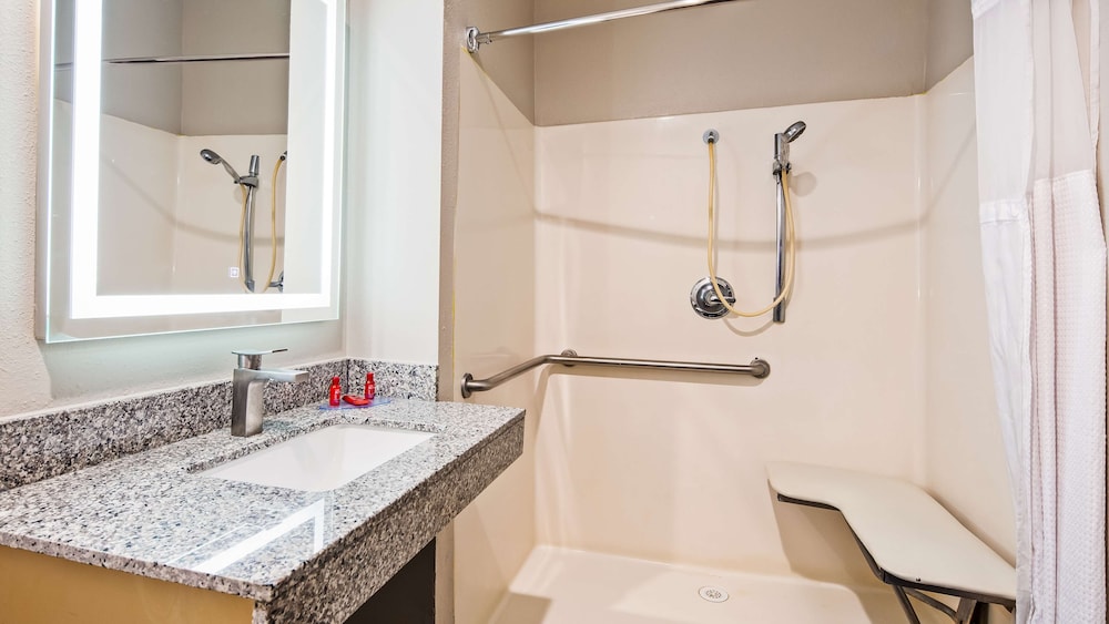 San Antonio Vacations - SureStay Hotel by Best Western Orange - Property Image 11