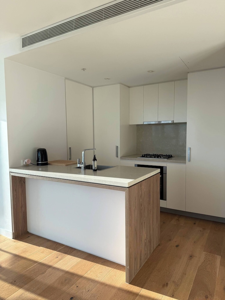 Luxury Apartments w Rooftop Pool CBD