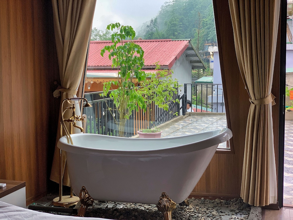 Alley House view 4
