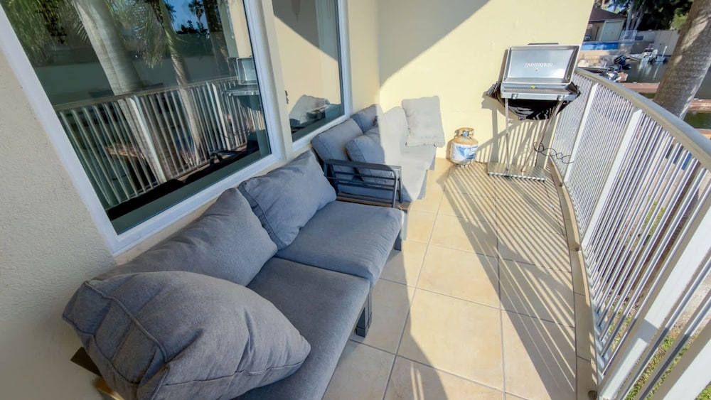 Channel Views Private Boat Slip Pool & Patio 3 Bedroom Apts