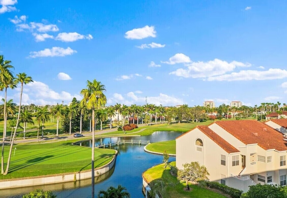 Bahia Vista 9-521 by Distinctive Beach Rentals