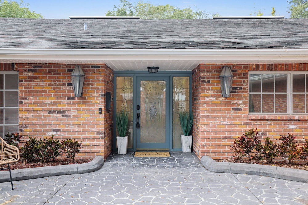 Golden Retreat: Expansive 6BR Home w Heated Pool ~