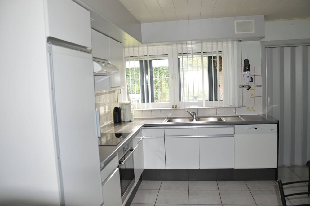 Charming Belgian Getaway, Vakantiewoning in Oudsbergen - 3 Bedrooms & Garden
