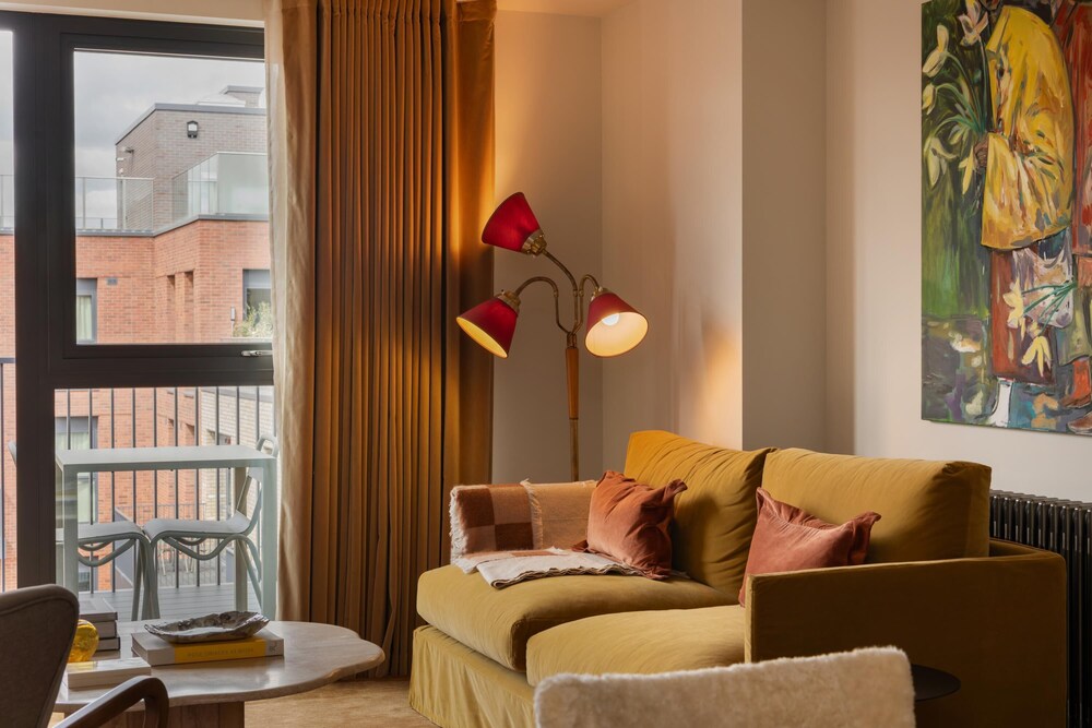 Stylish City Flat With Private Balcony