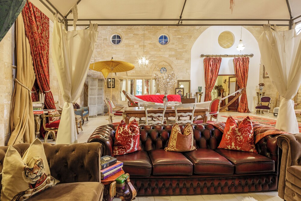 Artisan Hall Stunning Grandeur Cotswolds