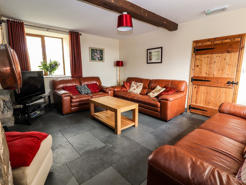 Maestyddyn Farm House