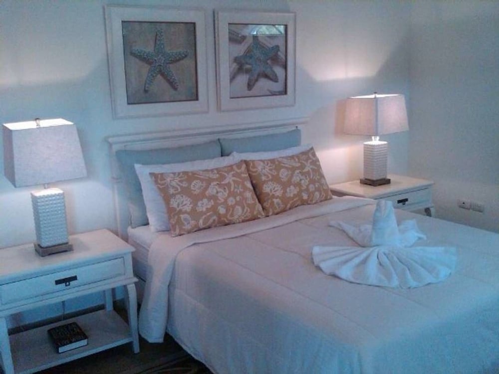 Touch of Elegance! 6 Bedroom Near the Beach