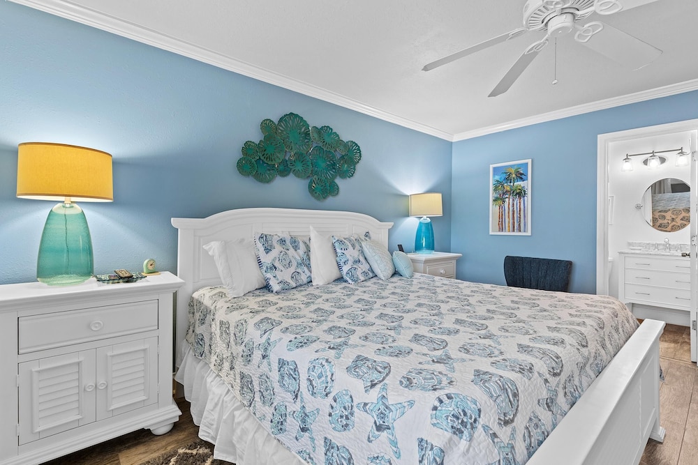 Colony Beach Club 224
