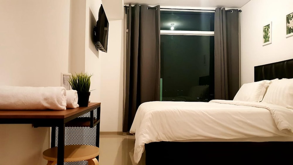 Alpine Room at TreePark City Apartement