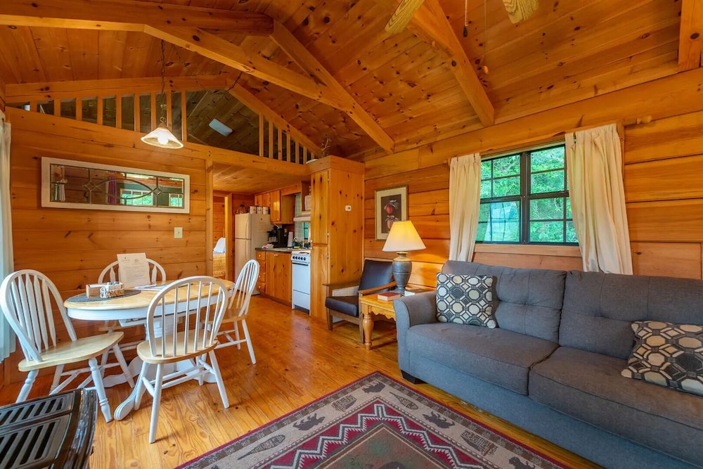 Engadine Inn  Cabins - Property Image 35