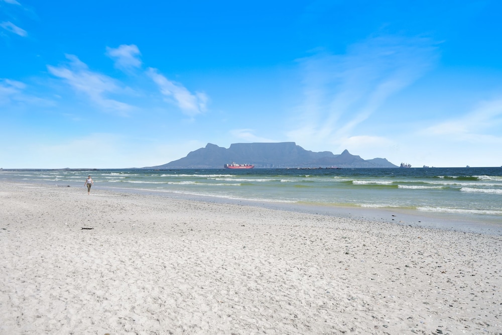 Big Bay Beach Club G6