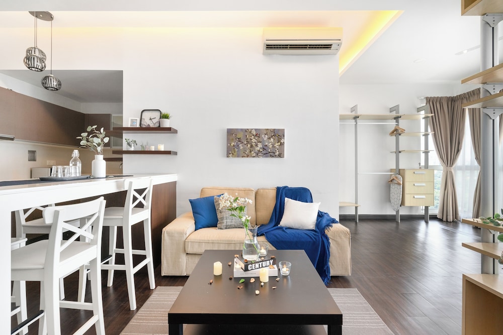 NaiBnB @ Regalia Residence
