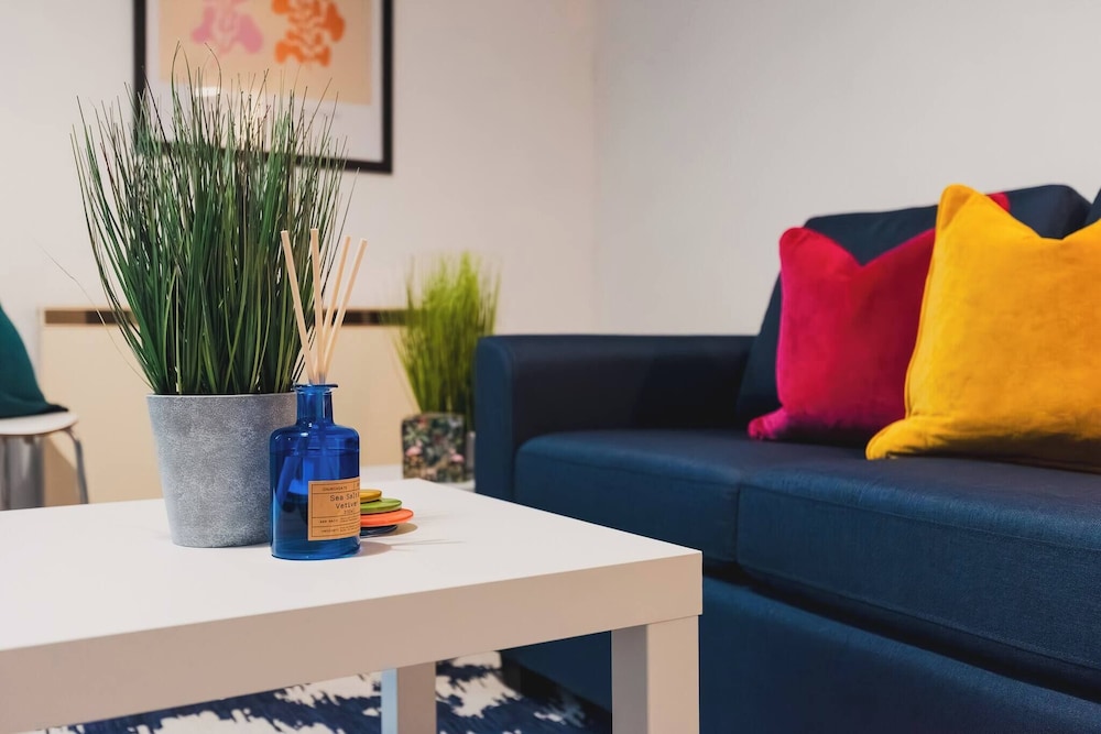 Sleek City Getaway - Walkable & Free Parking