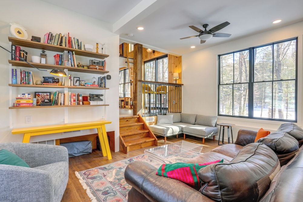 Waterfront Studio w/ Loft & Dock Near Narrowsburg!