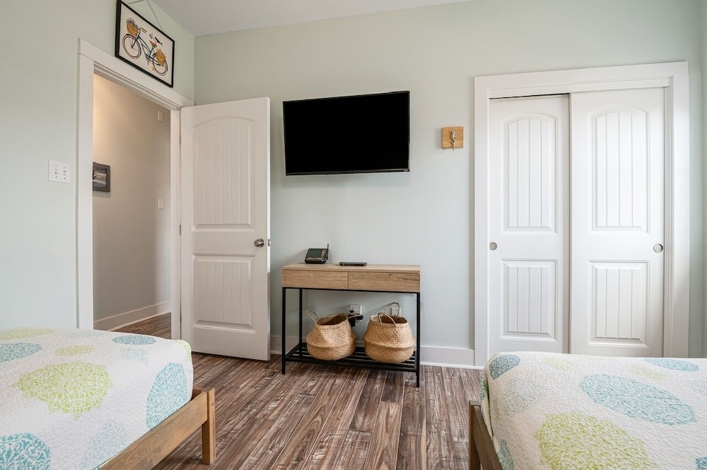 Chillax Inn 3 Bedroom Home by RedAwning
