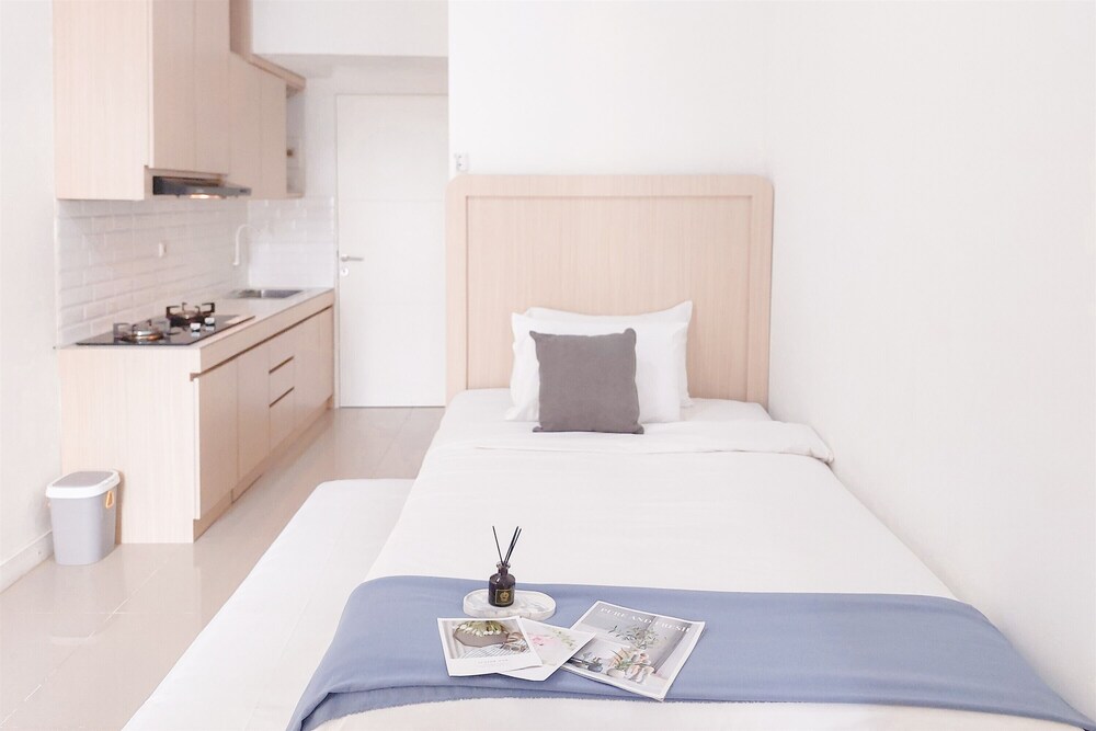 Relaxing and Tidy Studio Urbantown Serpong Apartment