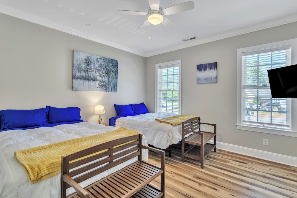 Heated Pool King Bed Jacuzzi Bath Arcade