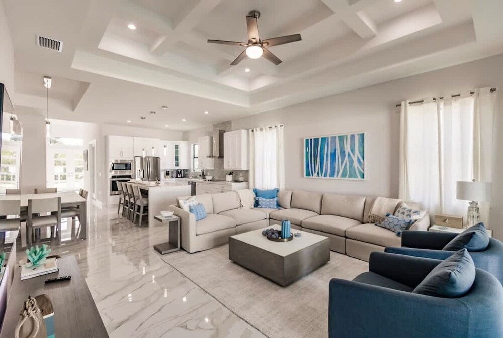 Exquisite Vanderbilt Beach Luxury Getaway