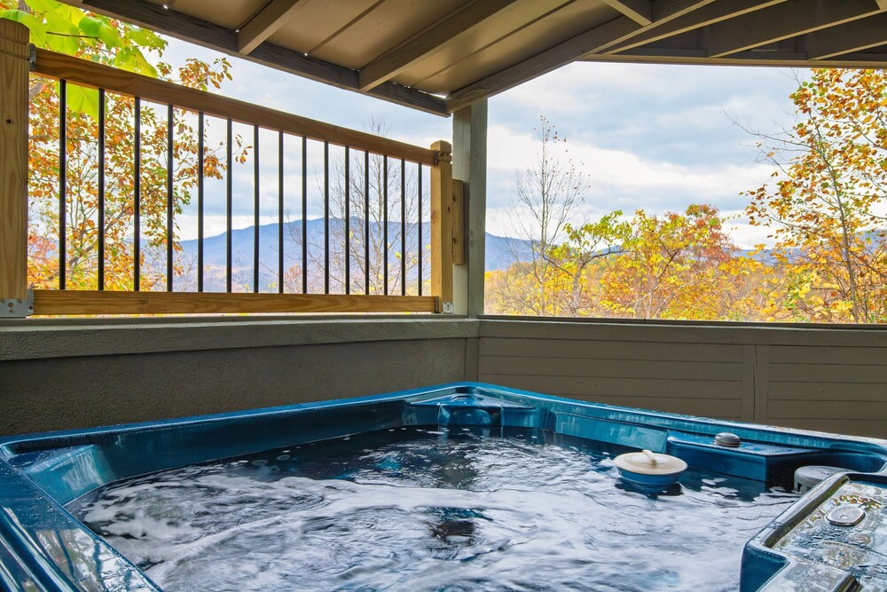 Greene Mountain Lodge by Avantstay Sleeps 22 Hot Tub Game Room Theater