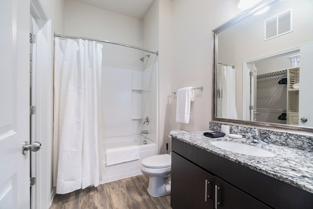 Landing Apartments - University City North