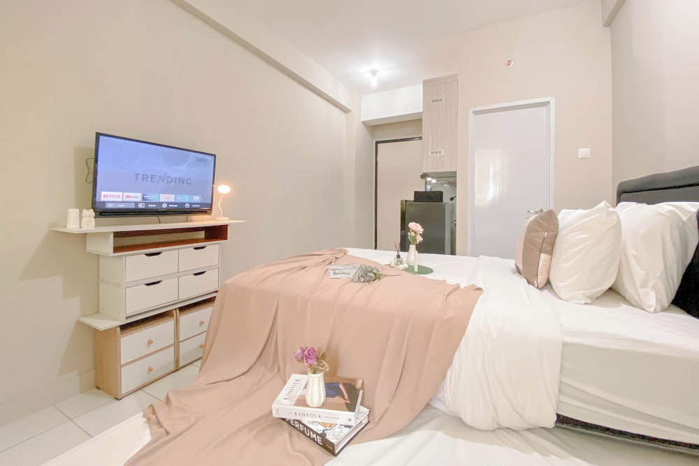 Cozy and Well Furnished Studio Grand Kamala Lagoon Apartment