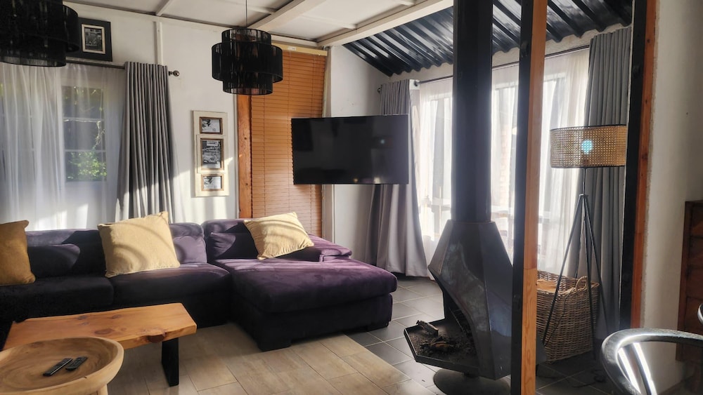 Two bed Nyanga Lakeside Cottage - 2298