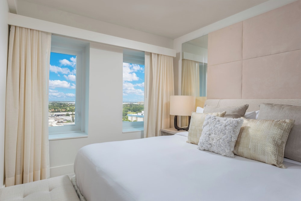 Luxury Vacation Rentals at 1 Hotel & Homes by LRMB