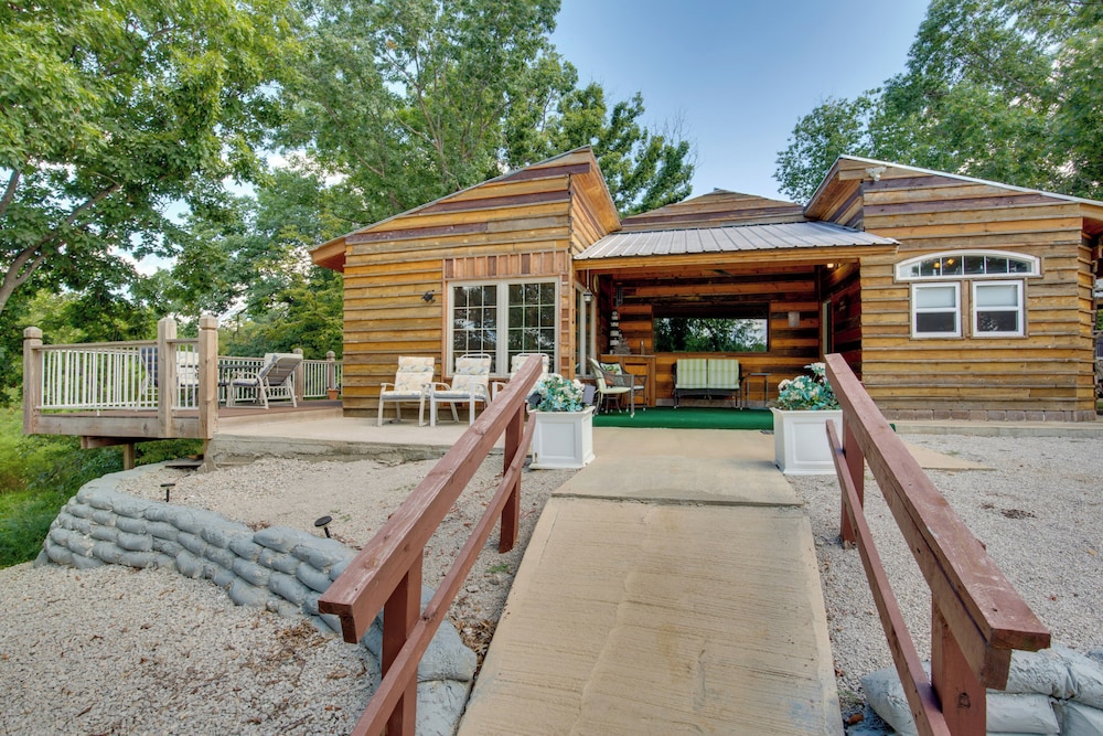 'bayview' - Lakefront Family Cabin in Odessa!
