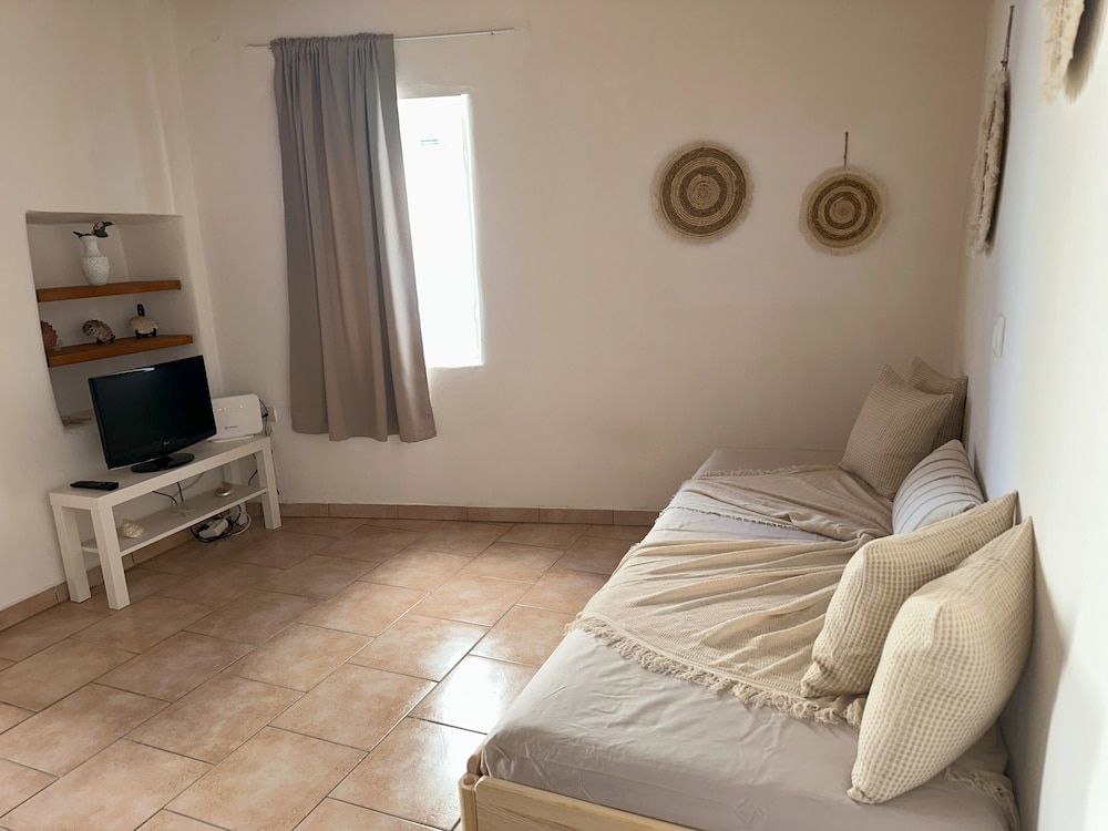 Nesa Paros