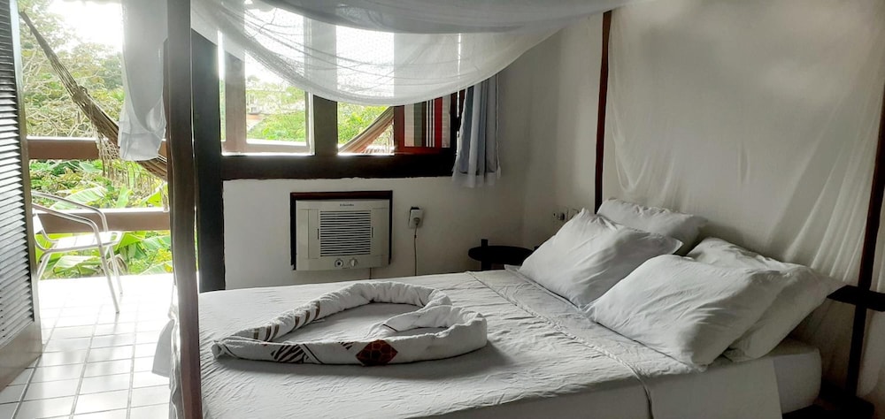 Novos Baianos Hostel e Suites