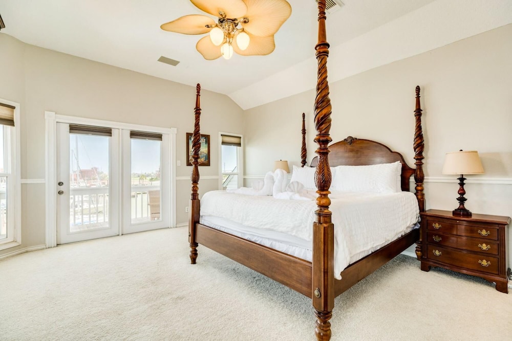 Beautiful House in Freeport on Deep Water Canal view 3