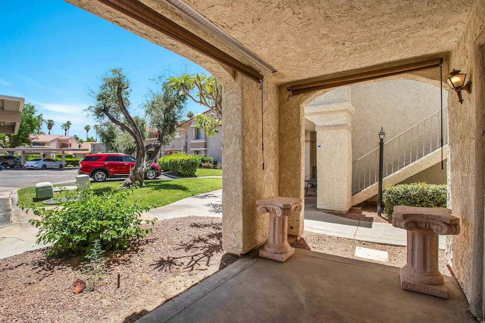 Quaint & Serene in Mesquite CC