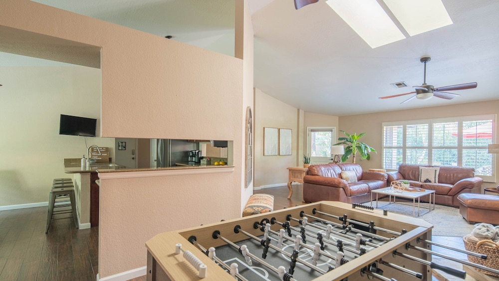 Scottsdale Gem W/pool in Private and Serene Yard!
