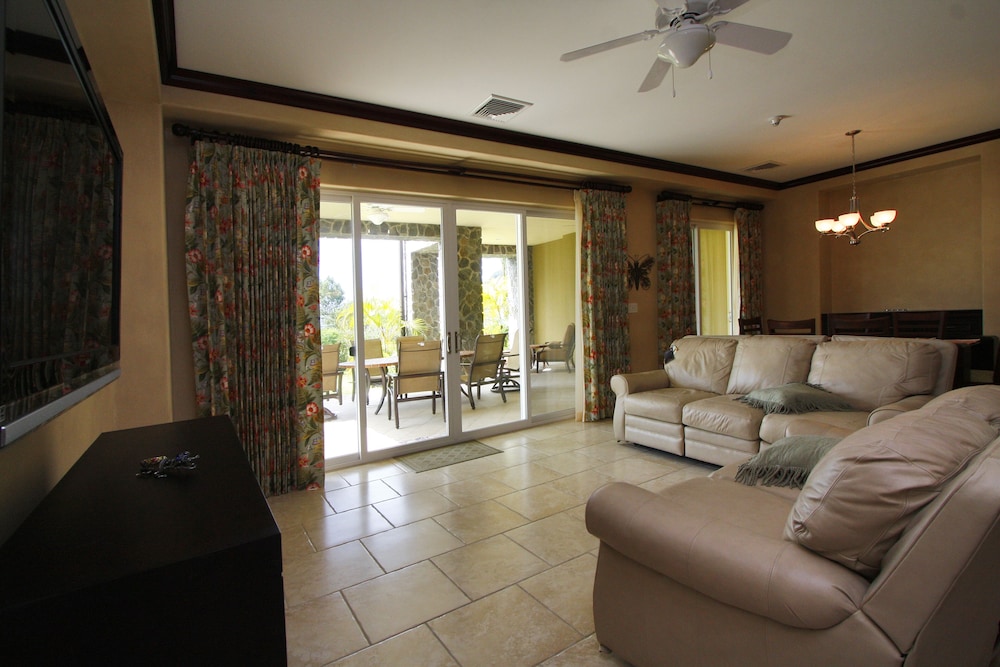 CR Luxury Los Sueños Condos