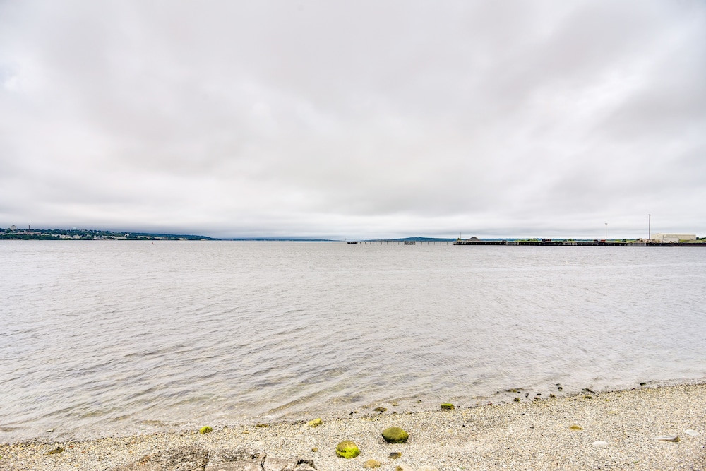 Massachusetts Vacation Rental: 5 Mi to Fall River