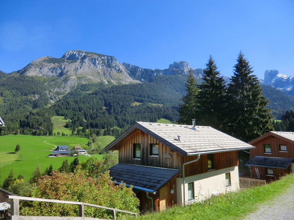 Chalet in Annaberg-lungotz With a Community Pool
