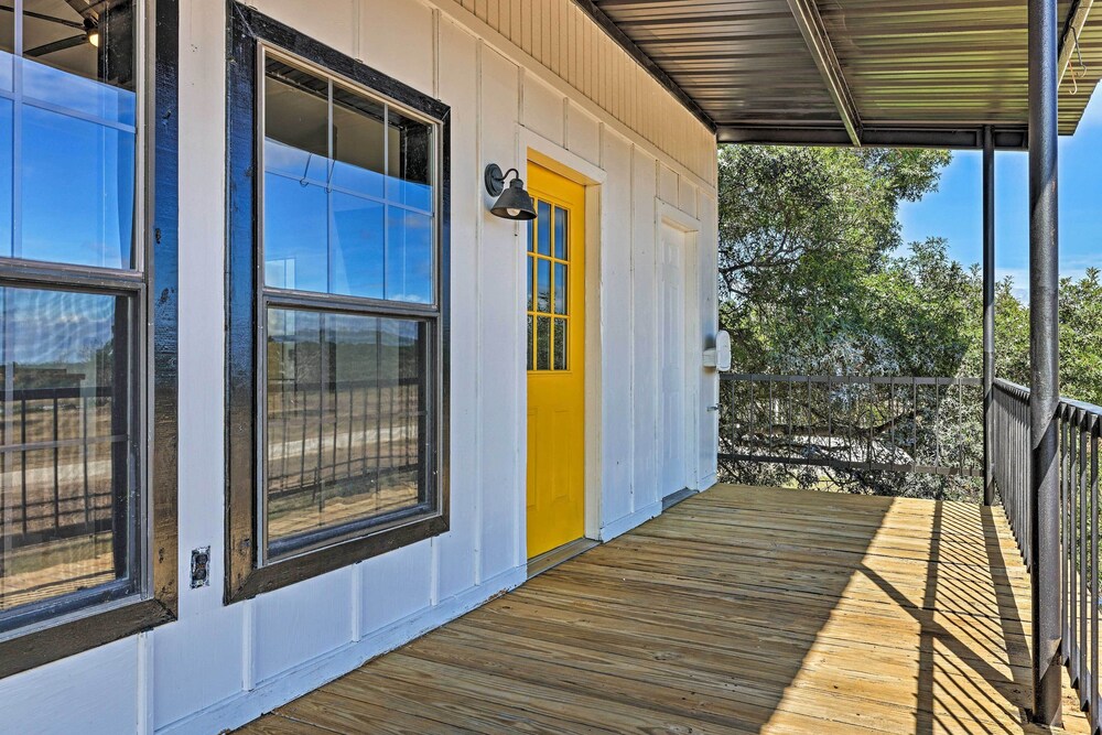 Chic Fredericksburg Retreat - Near Wineries!