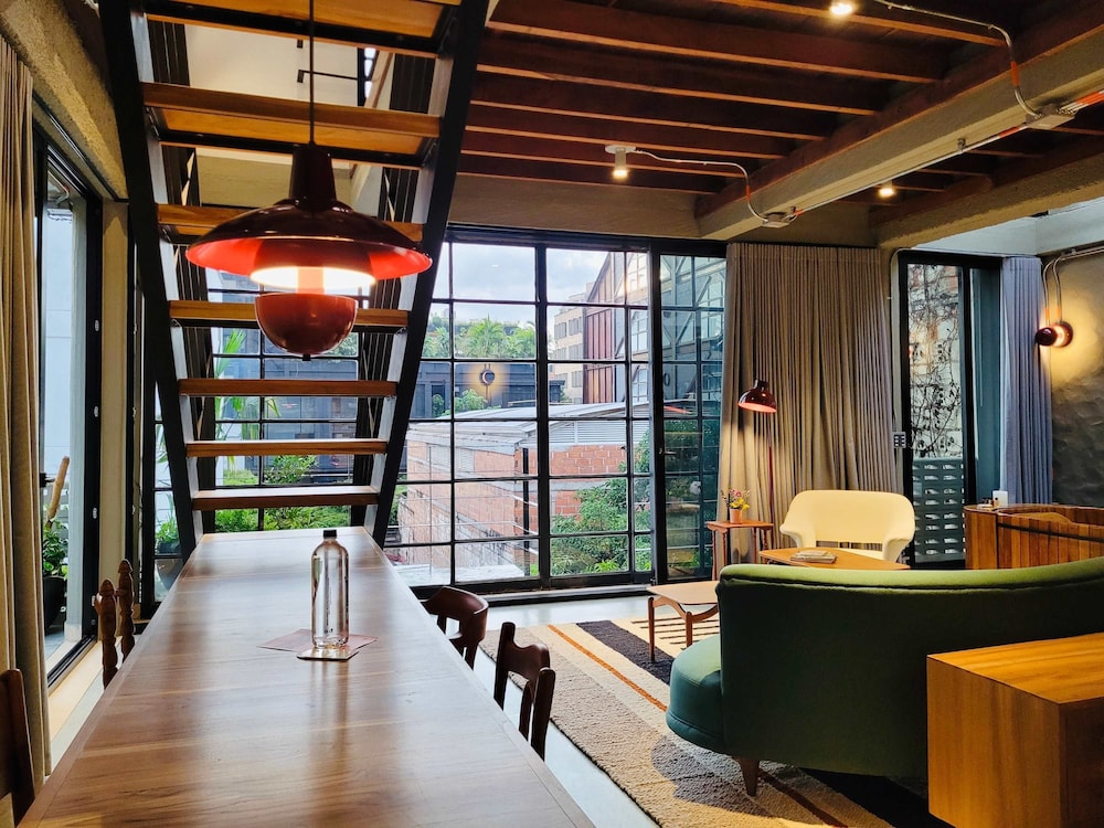 w Prestigious Duplex w Perfect Deco in Poblado