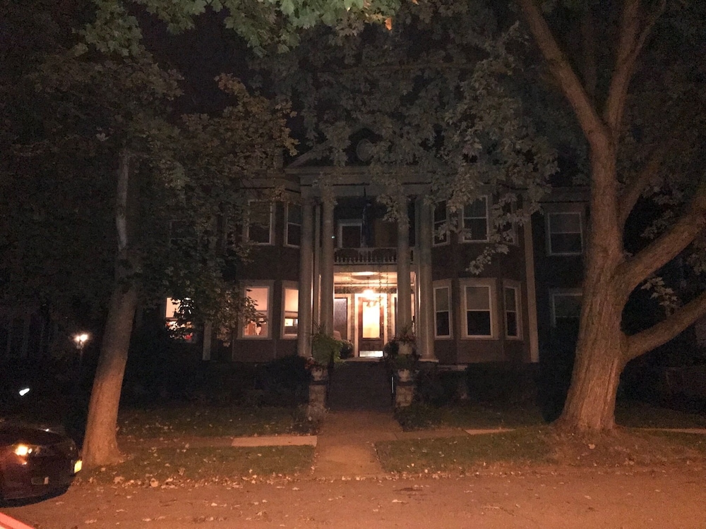 Huntington Manor