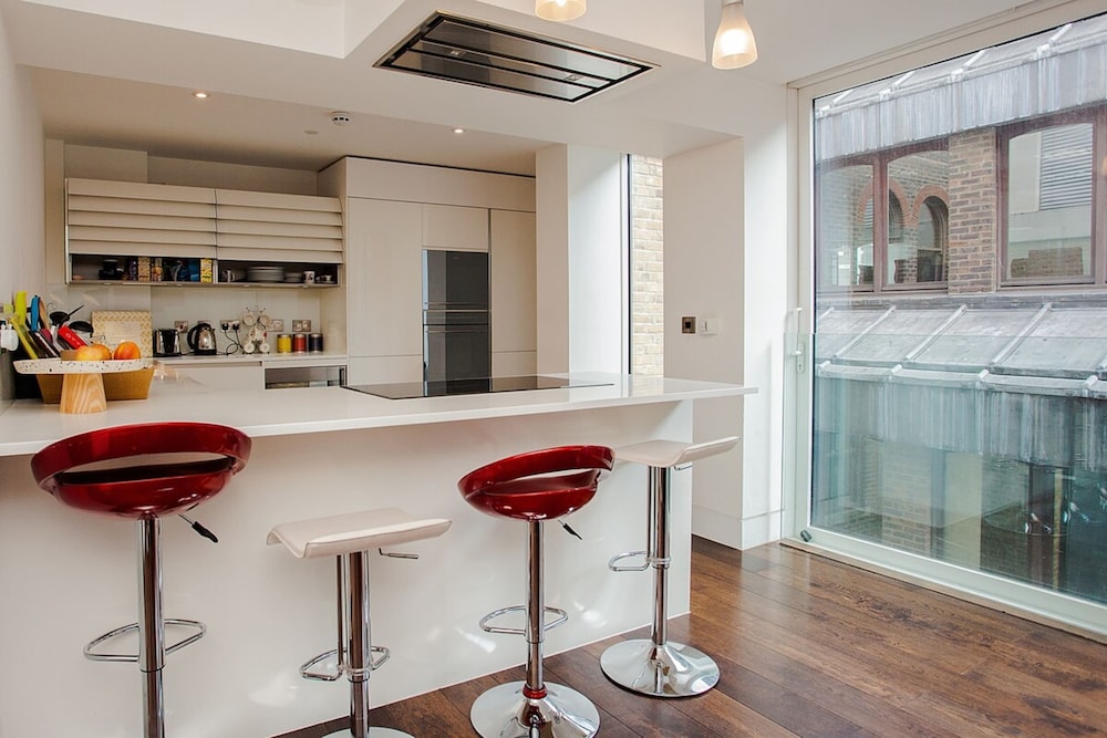 Exquisite 2 Bedroom Apartment In Bank